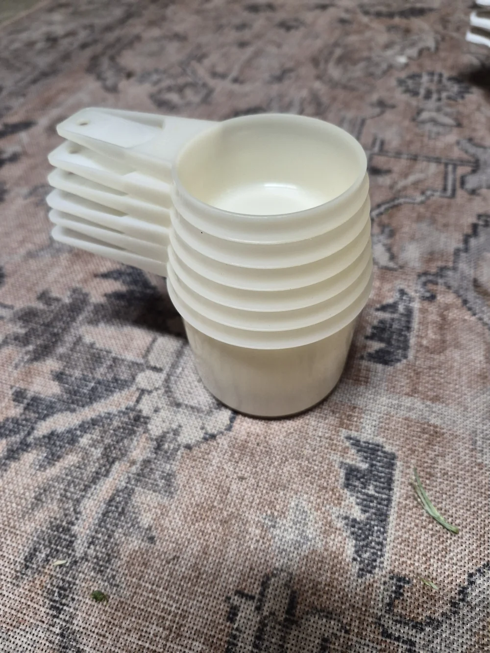 Tupperware white Nesting Measuring Cups Set